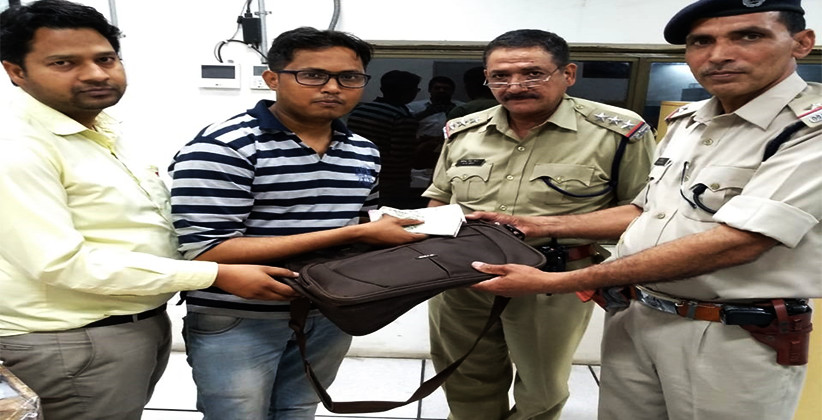Bag Containing Rupees 1.25 Lakh Restored By CISF