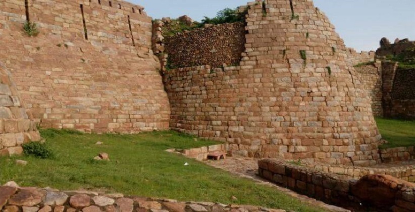 Menace Of Insufficient Security At Tughlaqabad Fort